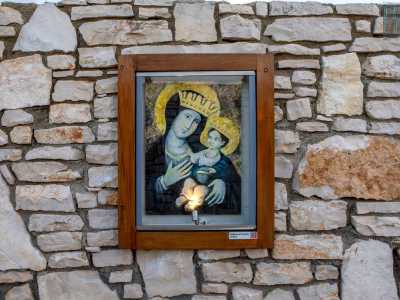 ...e alla Madonna della vicina Sovereto